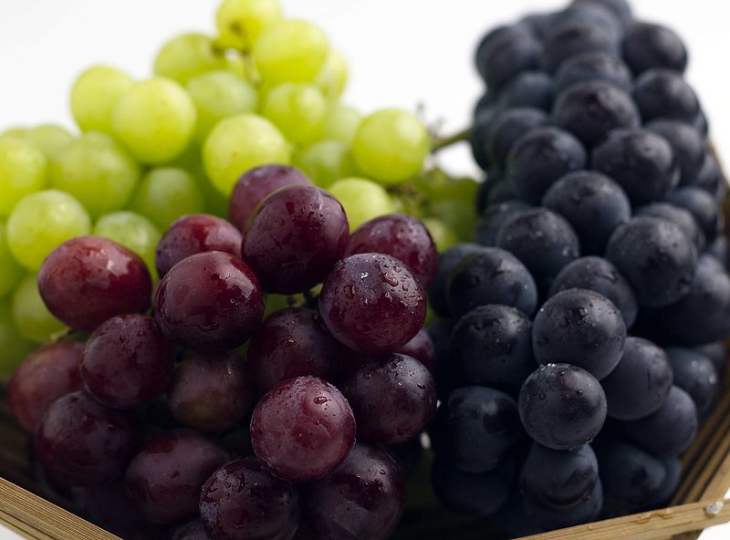 Виноград свежий красный, кг